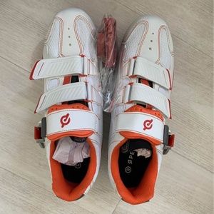 Peloton shoes (never worn)